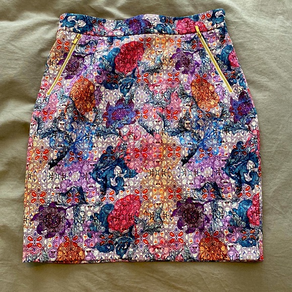 EUC H & M Floral Pocketed / Zipper Pencil Skirt - Picture 1 of 2